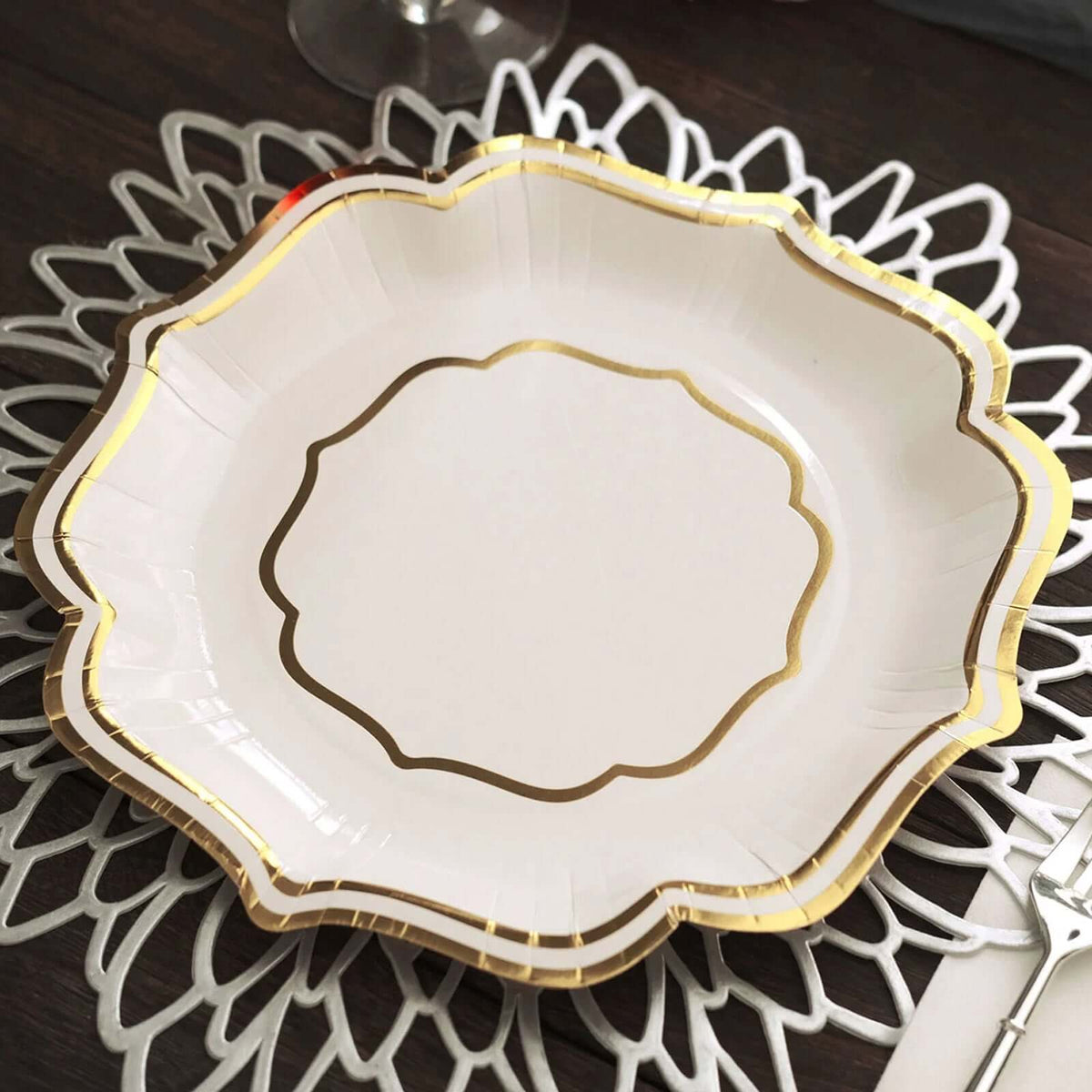 25-Pack Paper Dinner Plates in White with Gold Scallop Rim - Disposable 300GSM Party Plates for Classy Banquets & Celebrations 10"