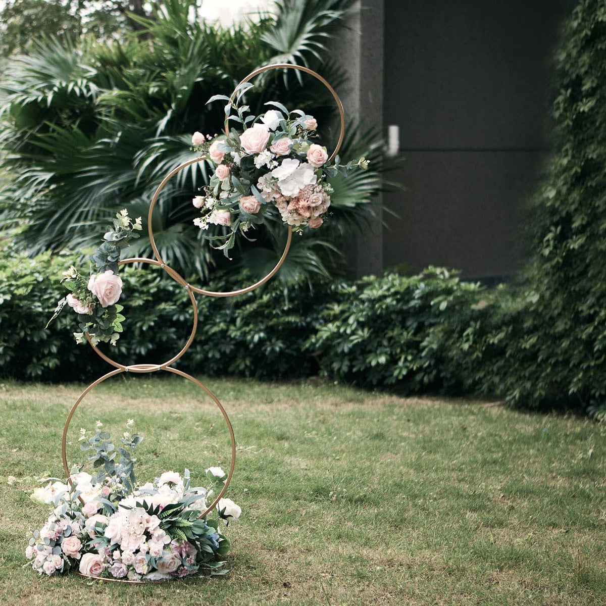 5ft 4-Tiered Gold Hoop Pillar Flower Stand, Metal Wedding Arch Table Centerpiece - Hoop Wreath