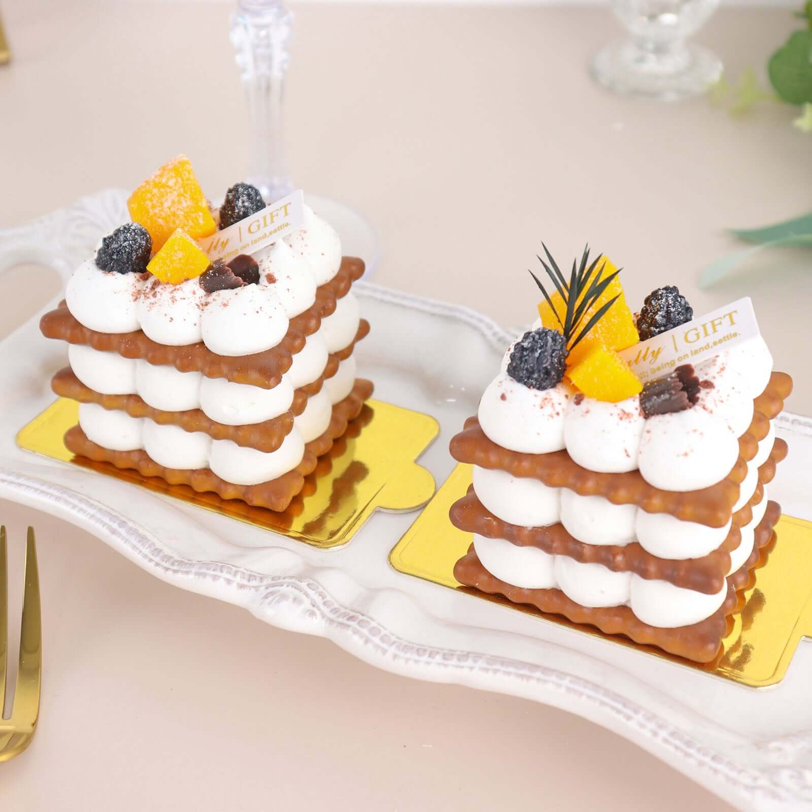 50-Pack Rectangle Cake Boards in Gold Cardboard - Grease Proof Mini Paper Trays for Pastries Cupcakes & Dessert Slices 2.4"x4"