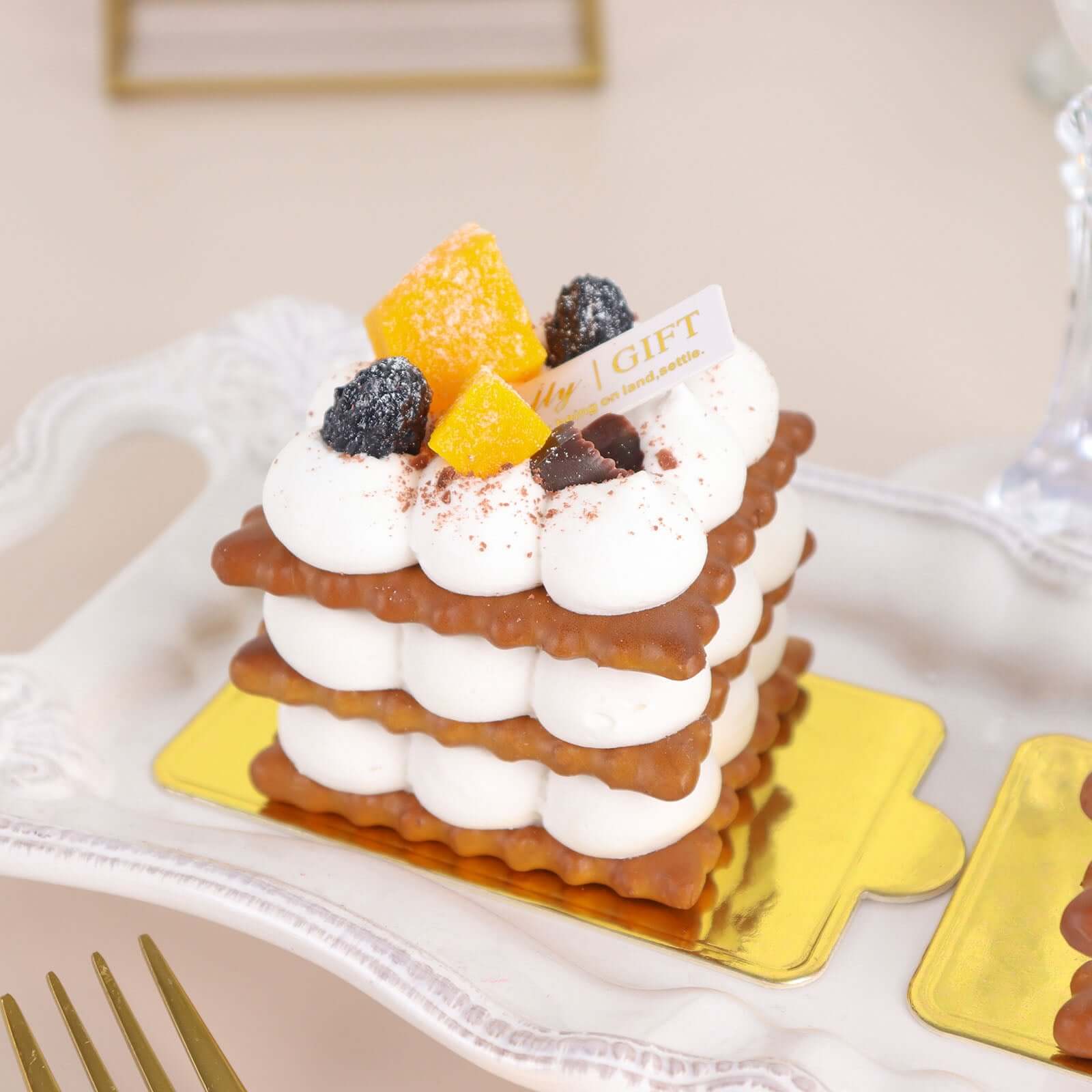 50-Pack Rectangle Cake Boards in Gold Cardboard - Grease Proof Mini Paper Trays for Pastries Cupcakes & Dessert Slices 2.4"x4"