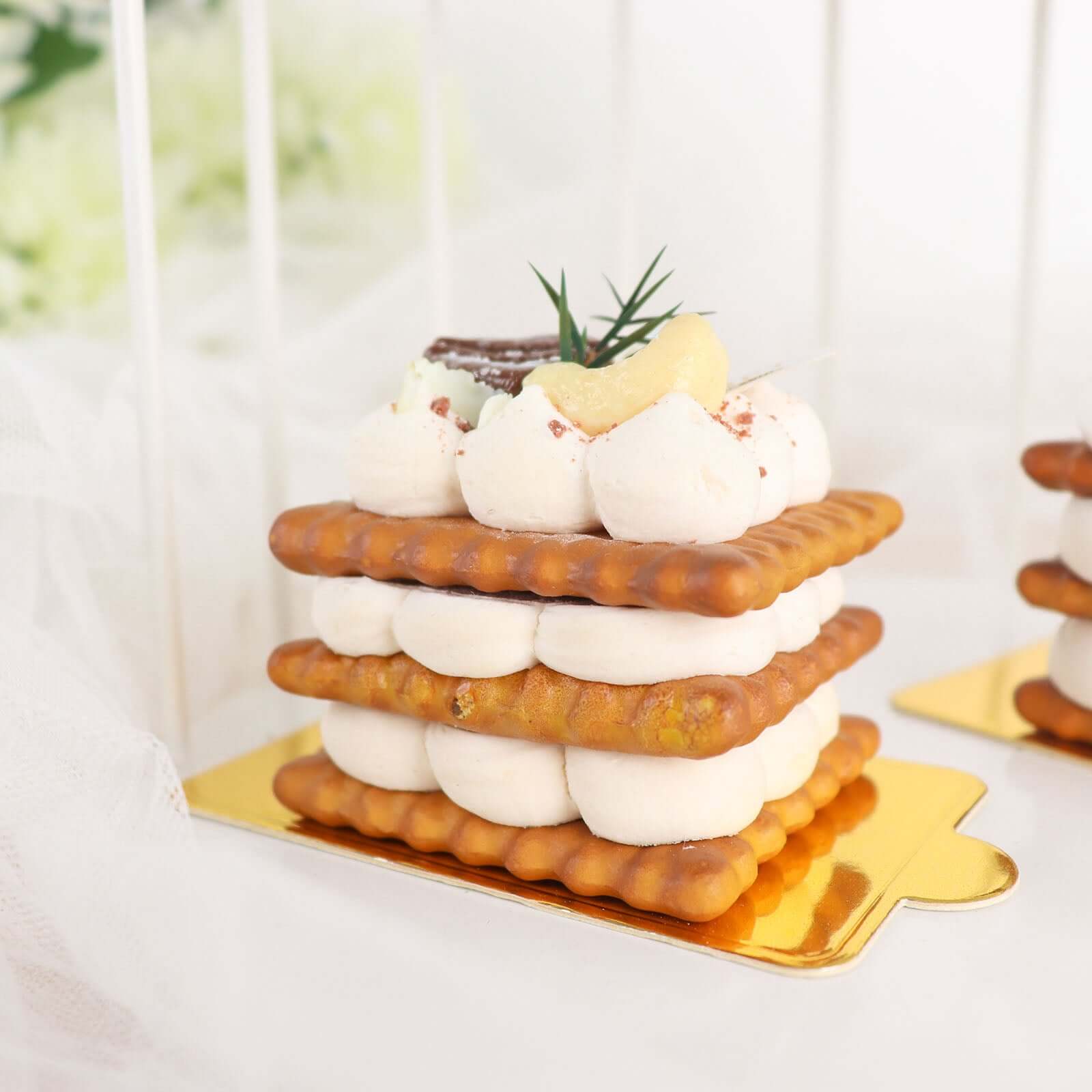 50-Pack Rectangle Cake Boards in Gold Cardboard - Grease Proof Mini Paper Trays for Pastries Cupcakes & Dessert Slices 2.4"x4"