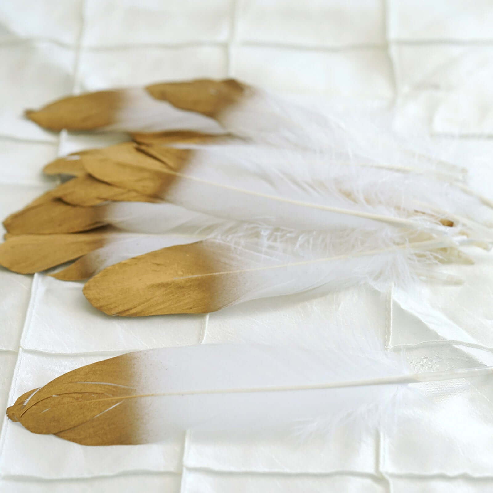 30 Pack Metallic Gold Dipped White Real Goose Feathers, Craft Feathers For Party Decoration