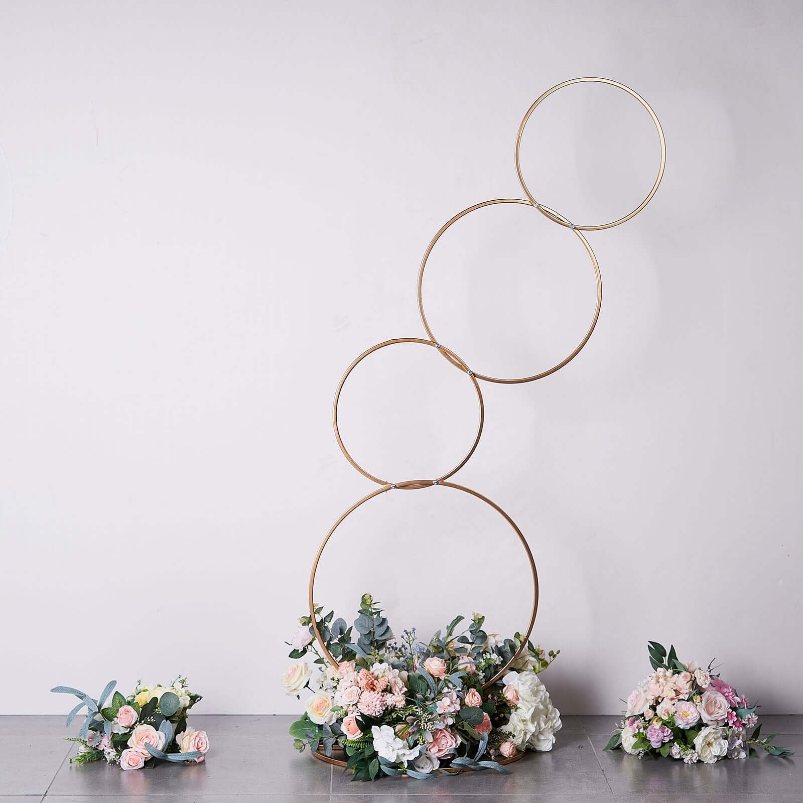 5ft 4-Tiered Gold Hoop Pillar Flower Stand, Metal Wedding Arch Table Centerpiece - Hoop Wreath