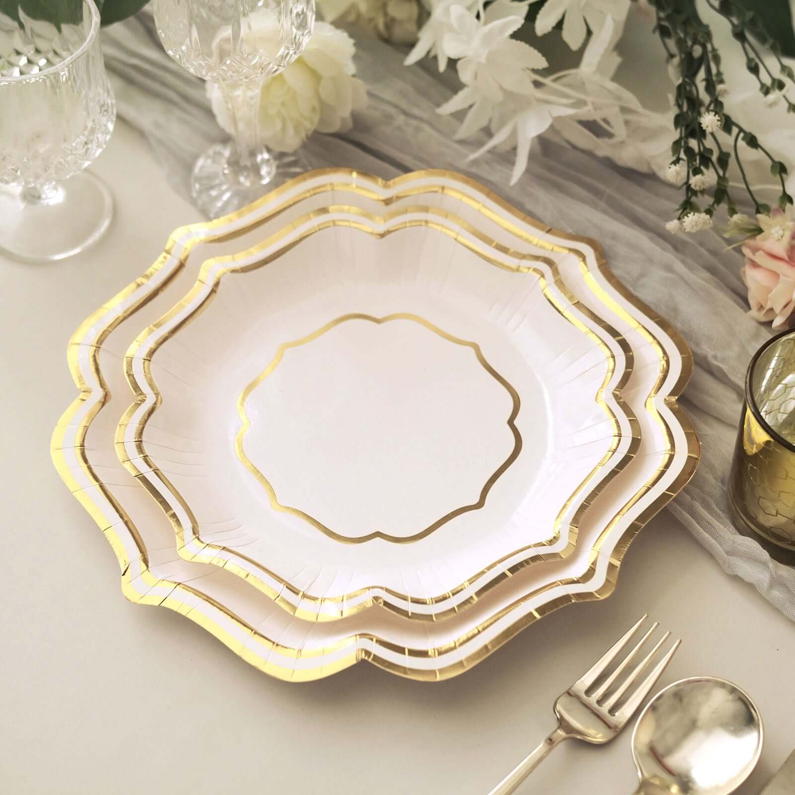 25-Pack Paper Dessert Plates in White with Gold Scallop Rim - Disposable 300GSM Appetizer Salad Plates for Classy Banquets & Celebrations 8"