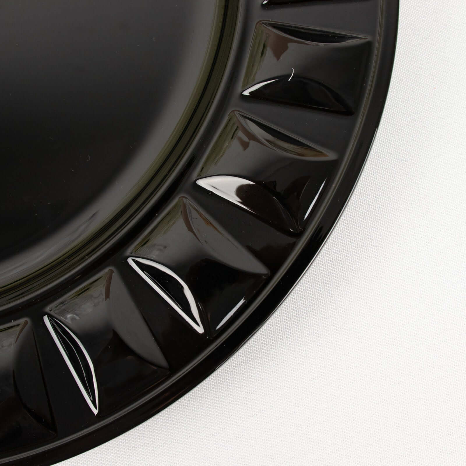 6-Pack Plastic Round Charger Plates 13" in Black with Bejeweled Rim, Luxe Decorative Dinner Party Charger Tableware