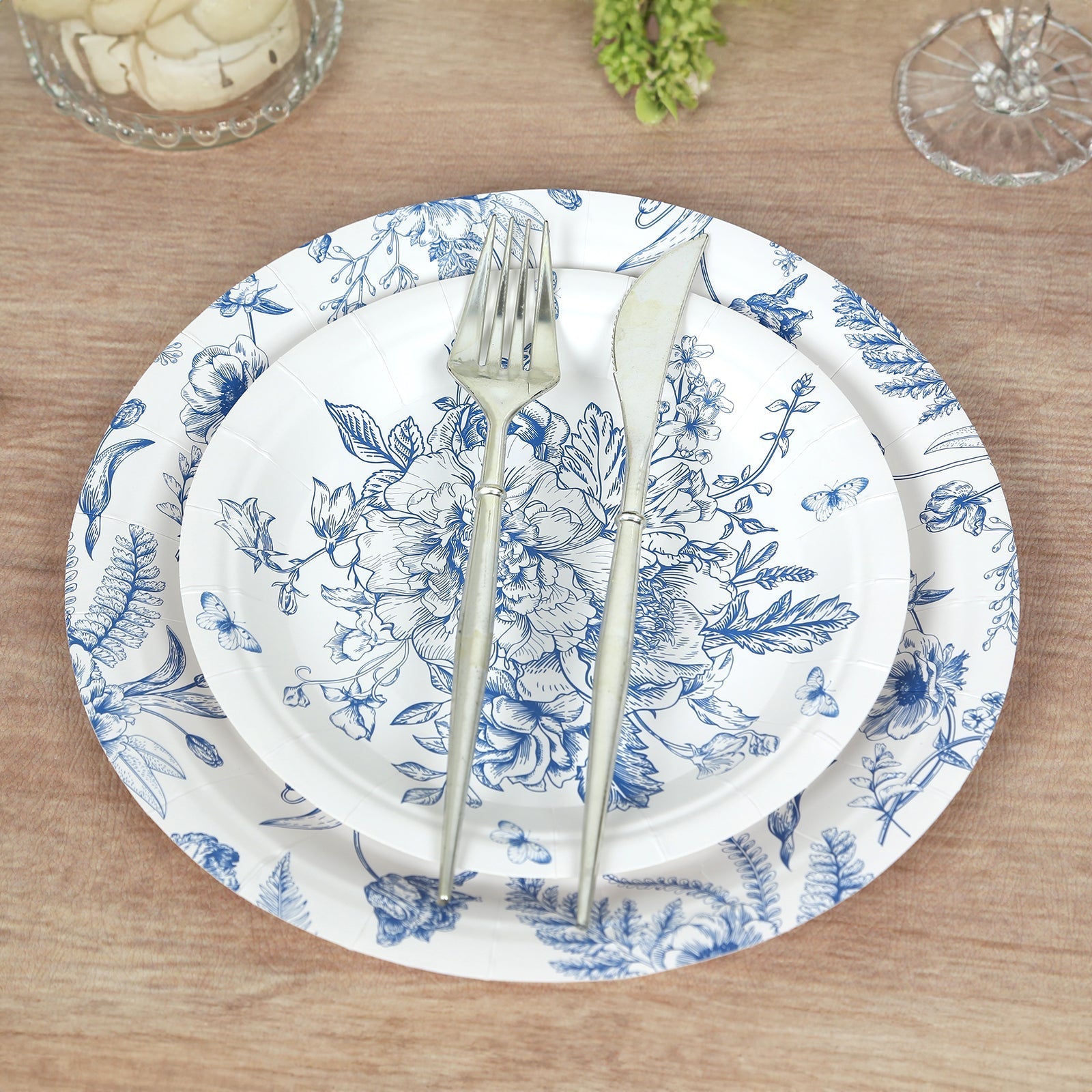 50-Pack Paper Round Dessert and Dinner Plates in White with Blue French Toile Pattern - Vintage Style Disposable Party Plates Set for High Tea Events & Classy Occasions 7", 9"