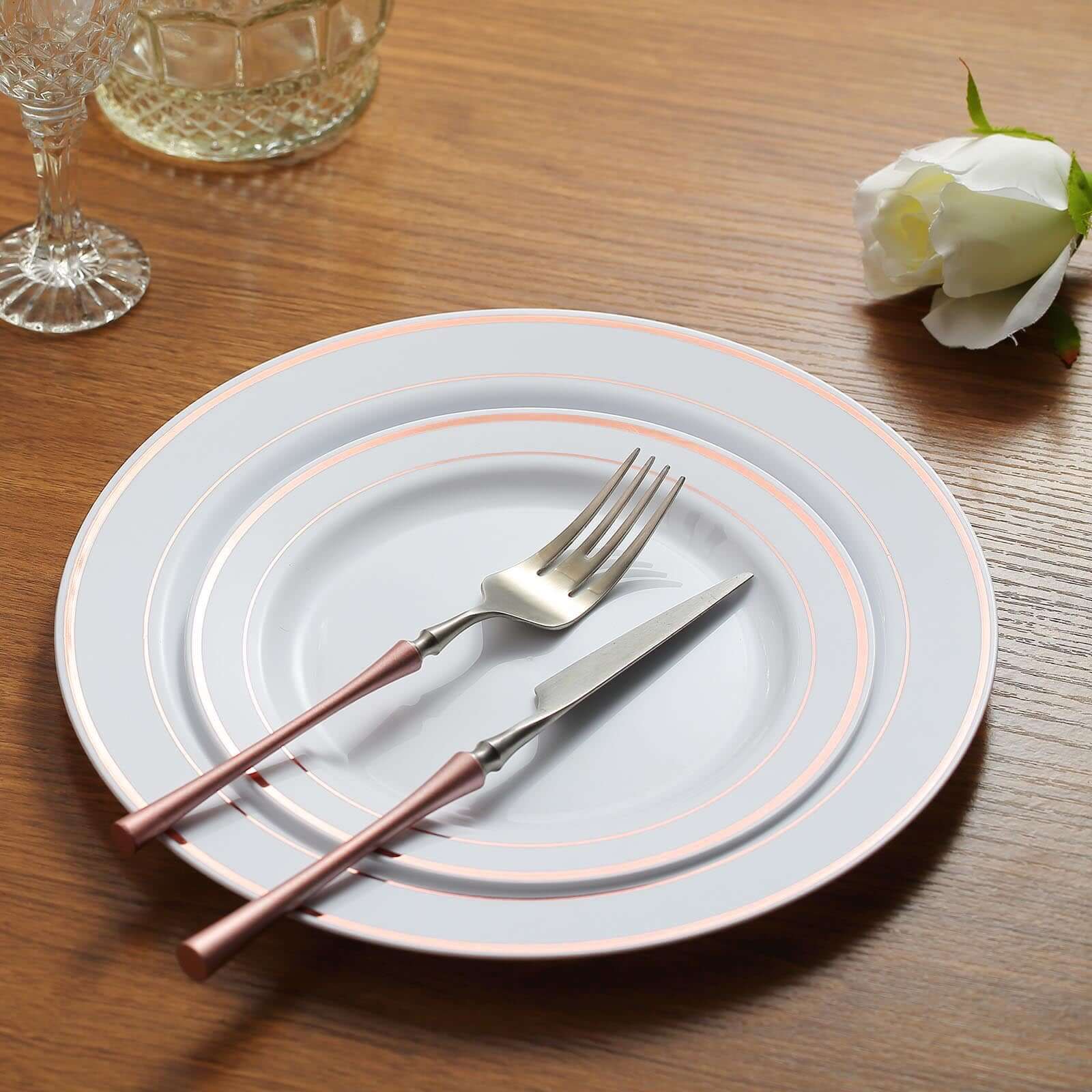 10-Pack Plastic Dinner Plates White with Très Chic Rose Gold Rim - Perfect Disposable Party Plates 10"