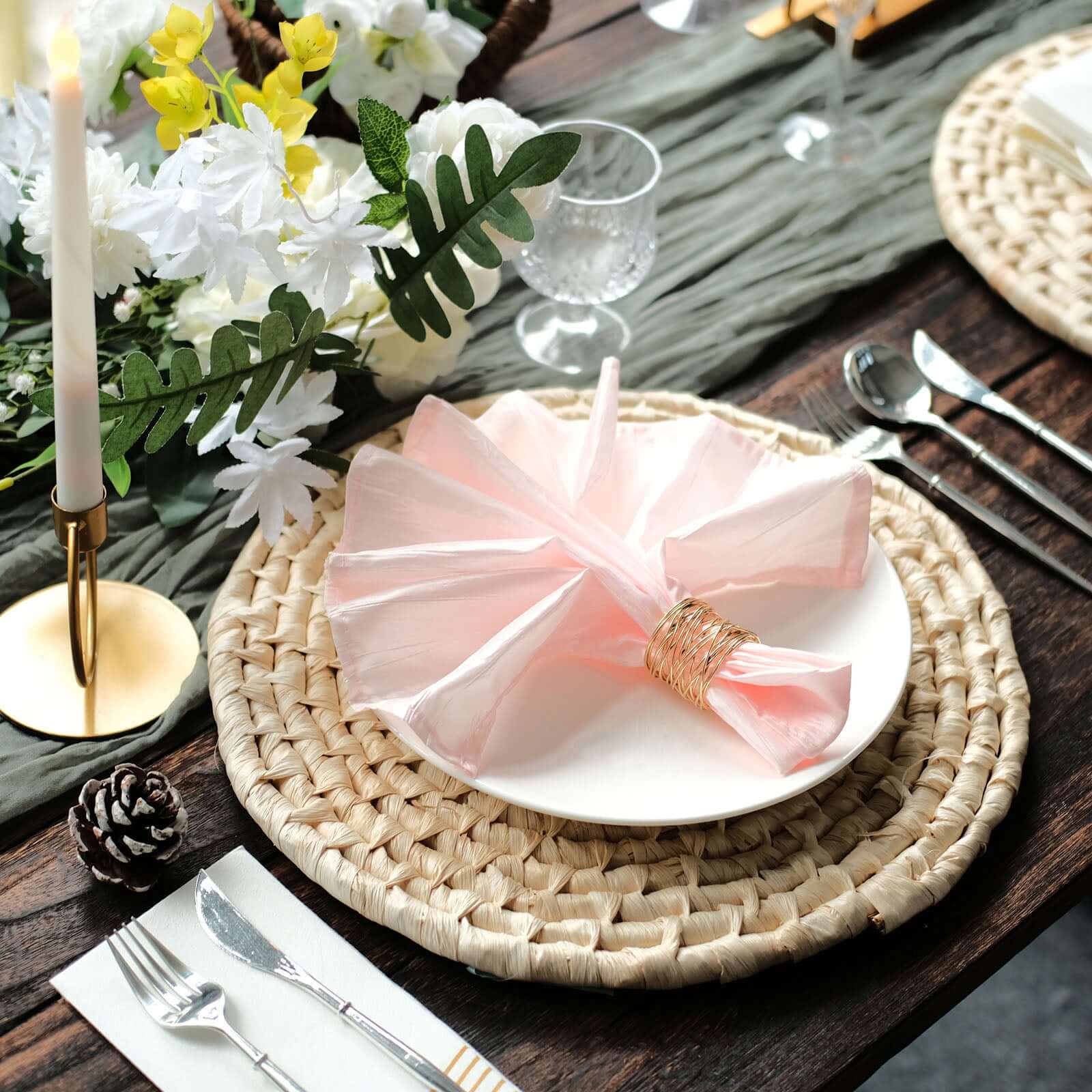 4-Pack Placemats Braided Design Natural Corn Husk Round - Woven Rustic Rattan Style for Tables 15"