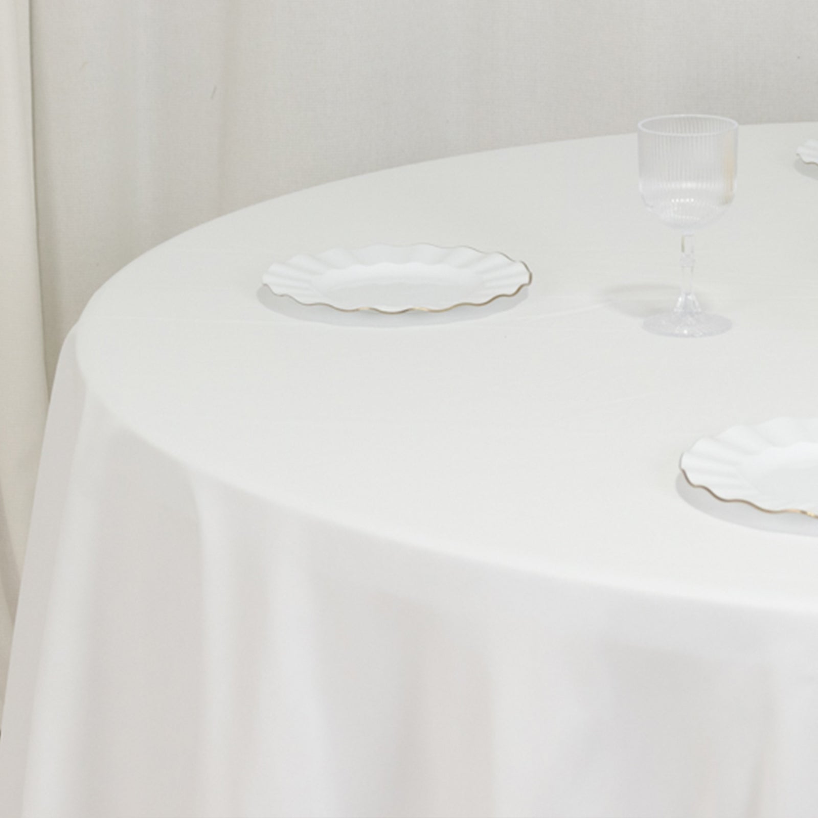 Cotton Blend 108" Round Tablecloth White - Wrinkle-Resistant Design for Versatile Table Settings