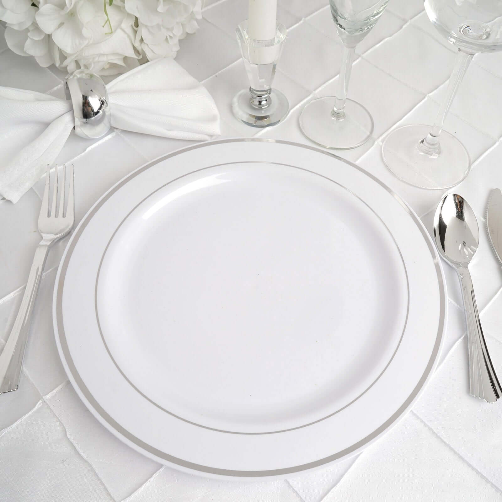 10-Pack Plastic Dinner Plates White with Très Chic Silver Rim - Perfect Disposable Party Plates 10"