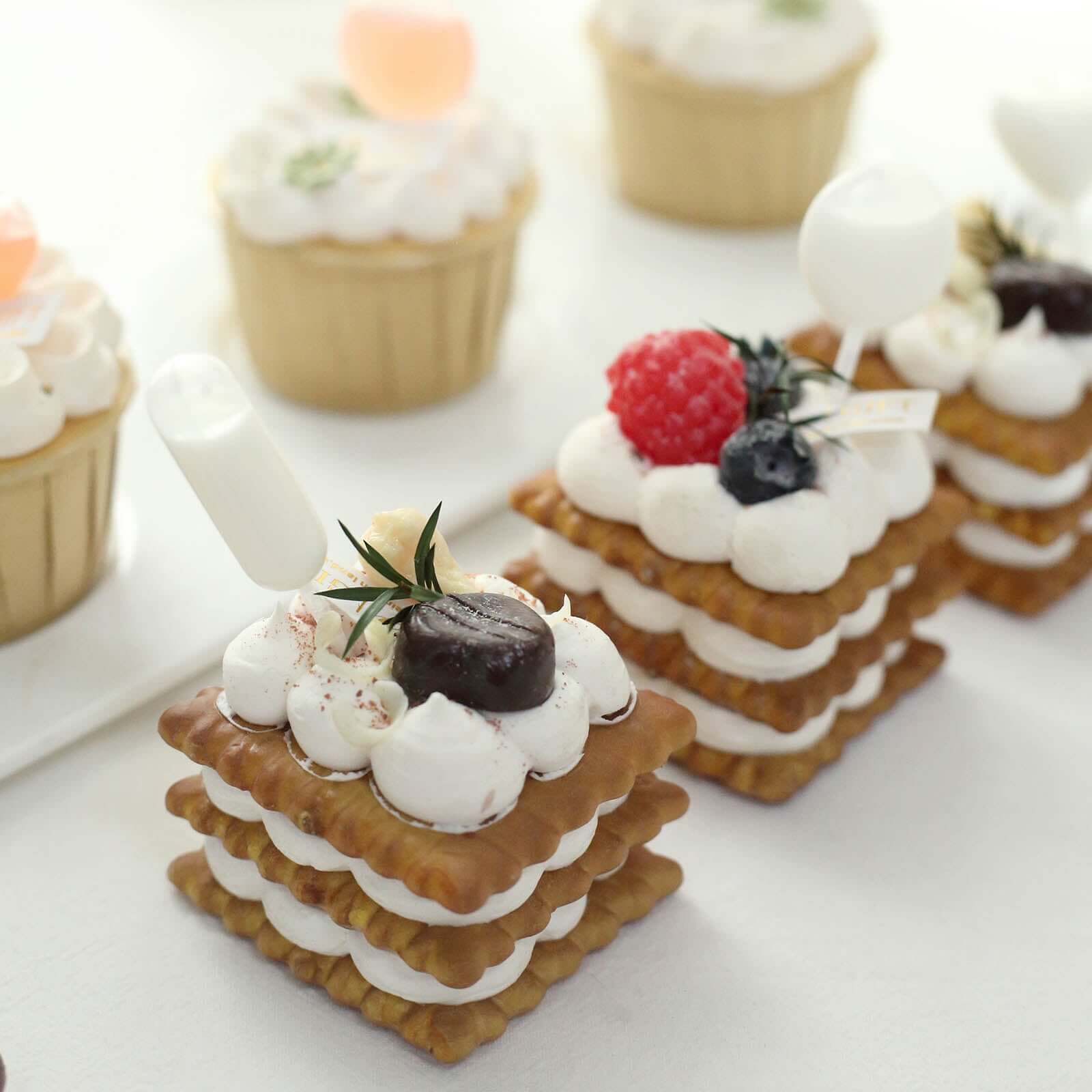 Set of 150 Plastic Dessert Topper Pipette Infusers Clear - Disposable Mini Squeeze Cupcake Liquid Injector Droppers in Heart, Cylinder & Round for Desserts & Drinks 4ml