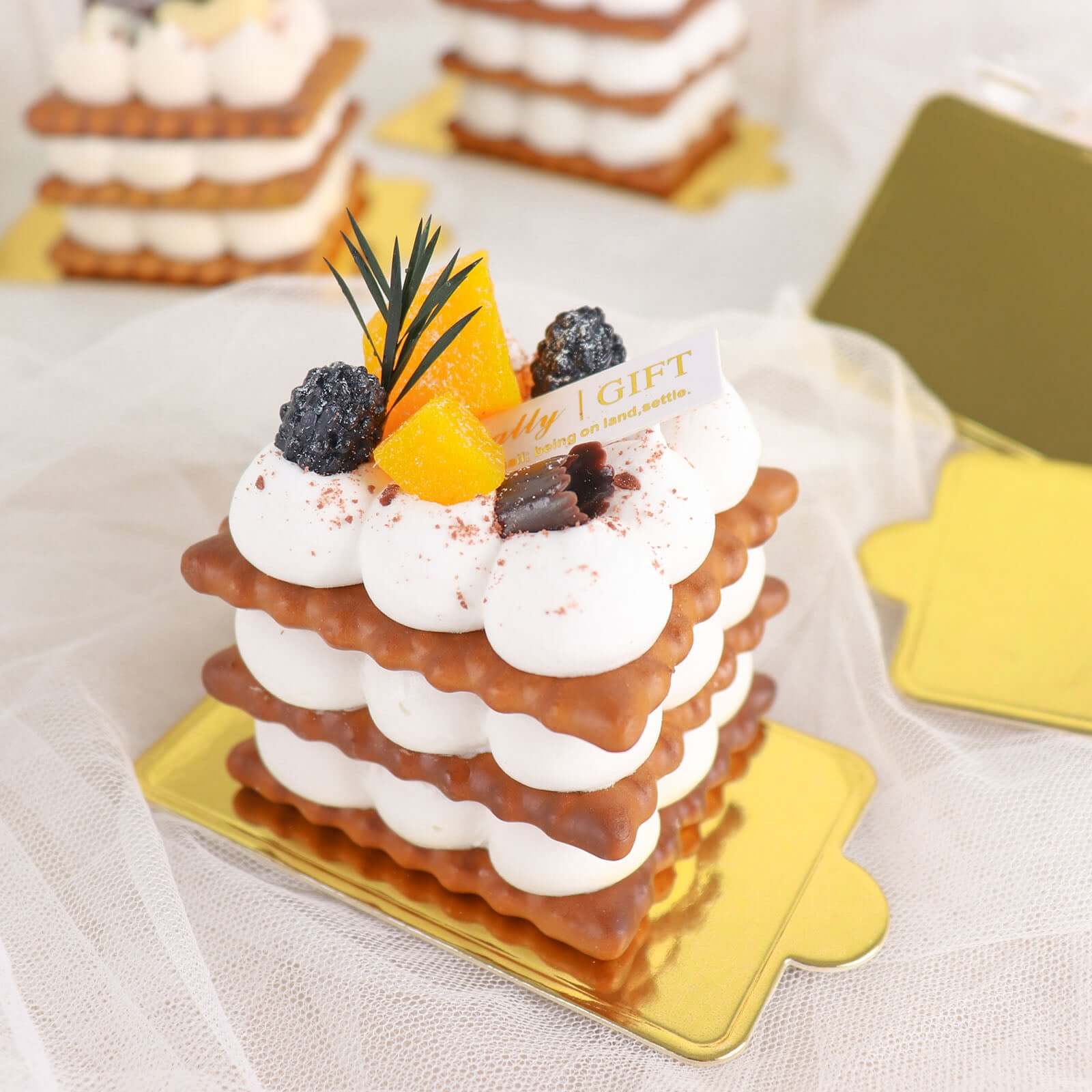50-Pack Rectangle Cake Boards in Gold Cardboard - Grease Proof Mini Paper Trays for Pastries Cupcakes & Dessert Slices 2.4"x4"