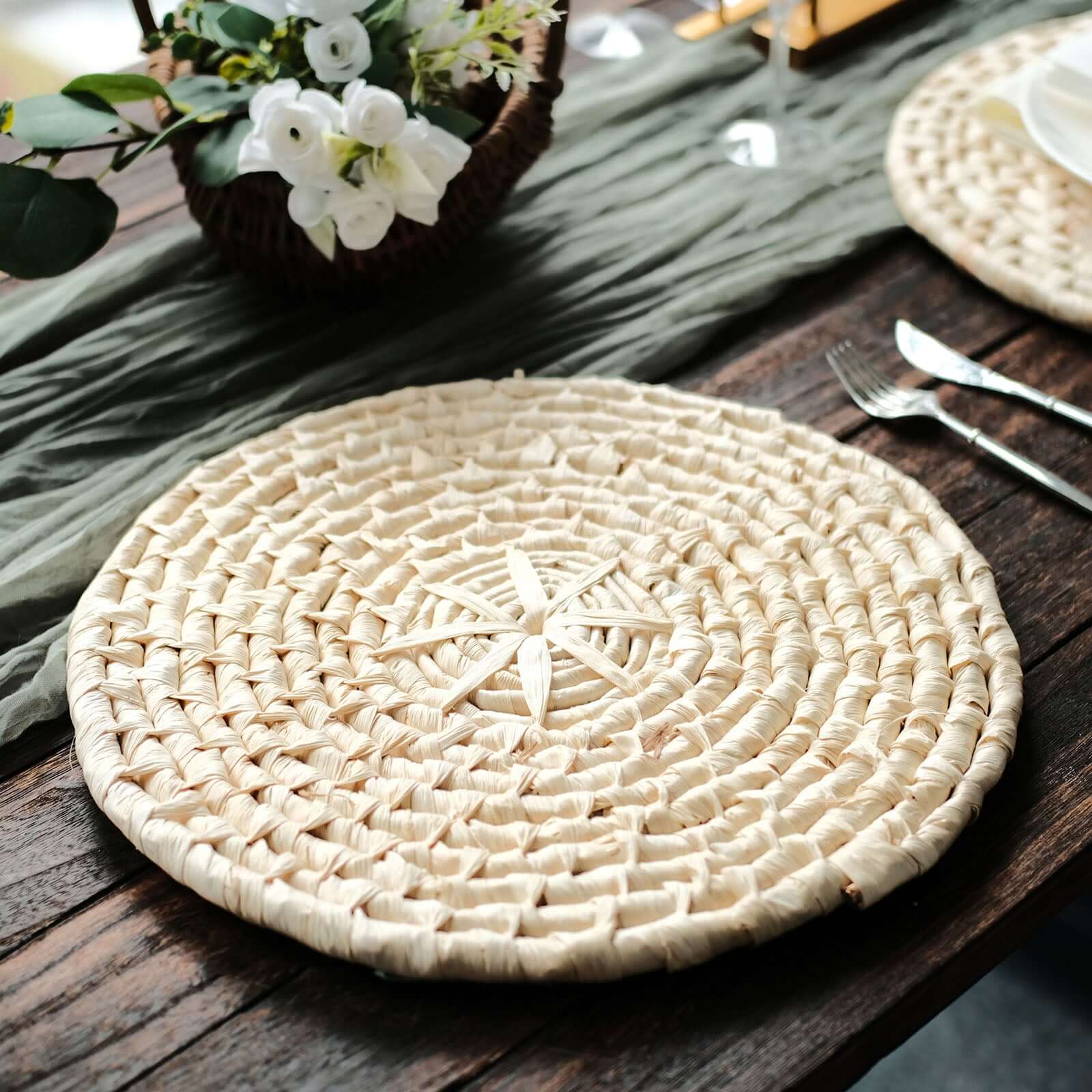 4-Pack Placemats Braided Design Natural Corn Husk Round - Woven Rustic Rattan Style for Tables 15"