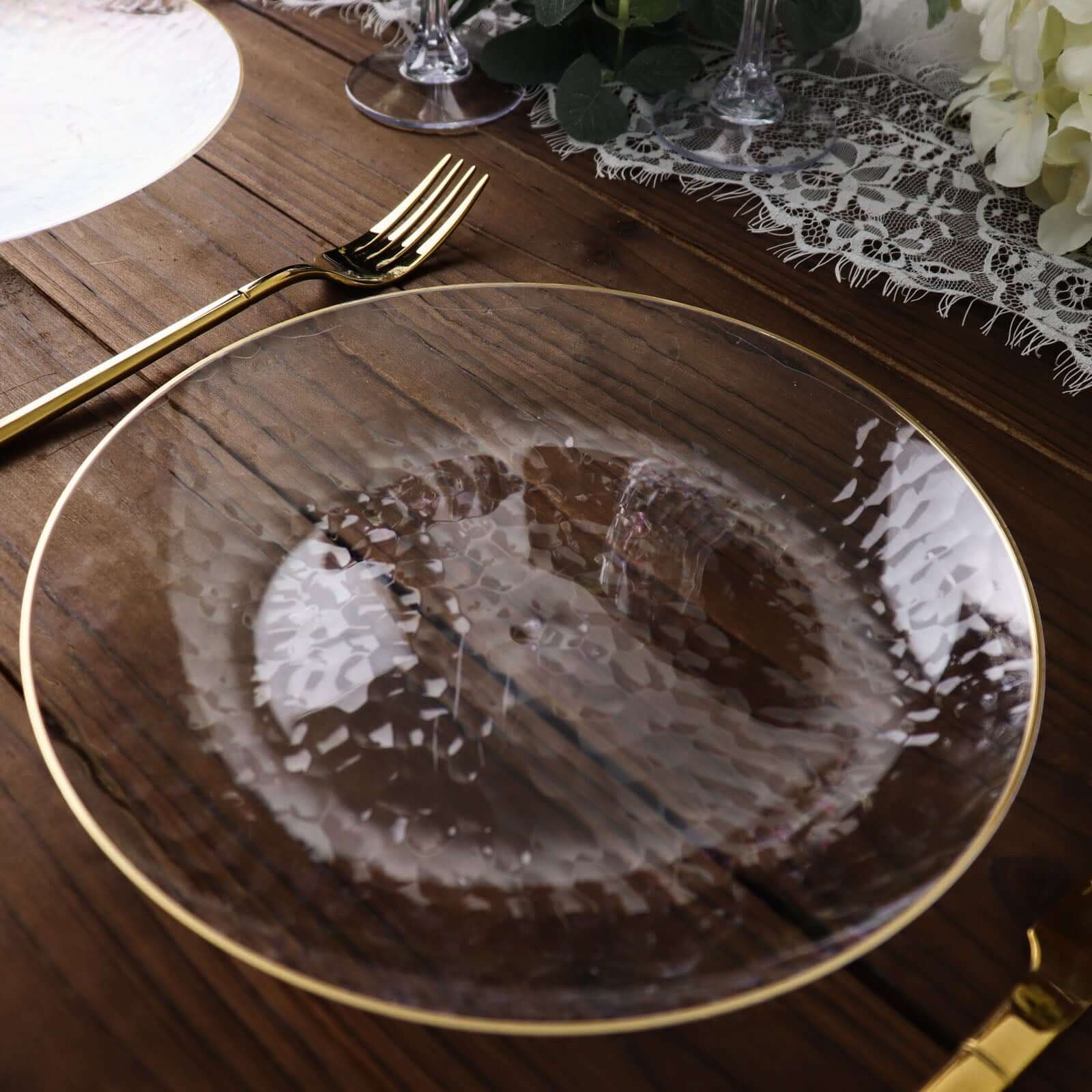 10-Pack Plastic 9" Round Dinner Plates in Clear Hammered Design with Gold Rim - Modern Disposable Party Plates for Events & Banquets