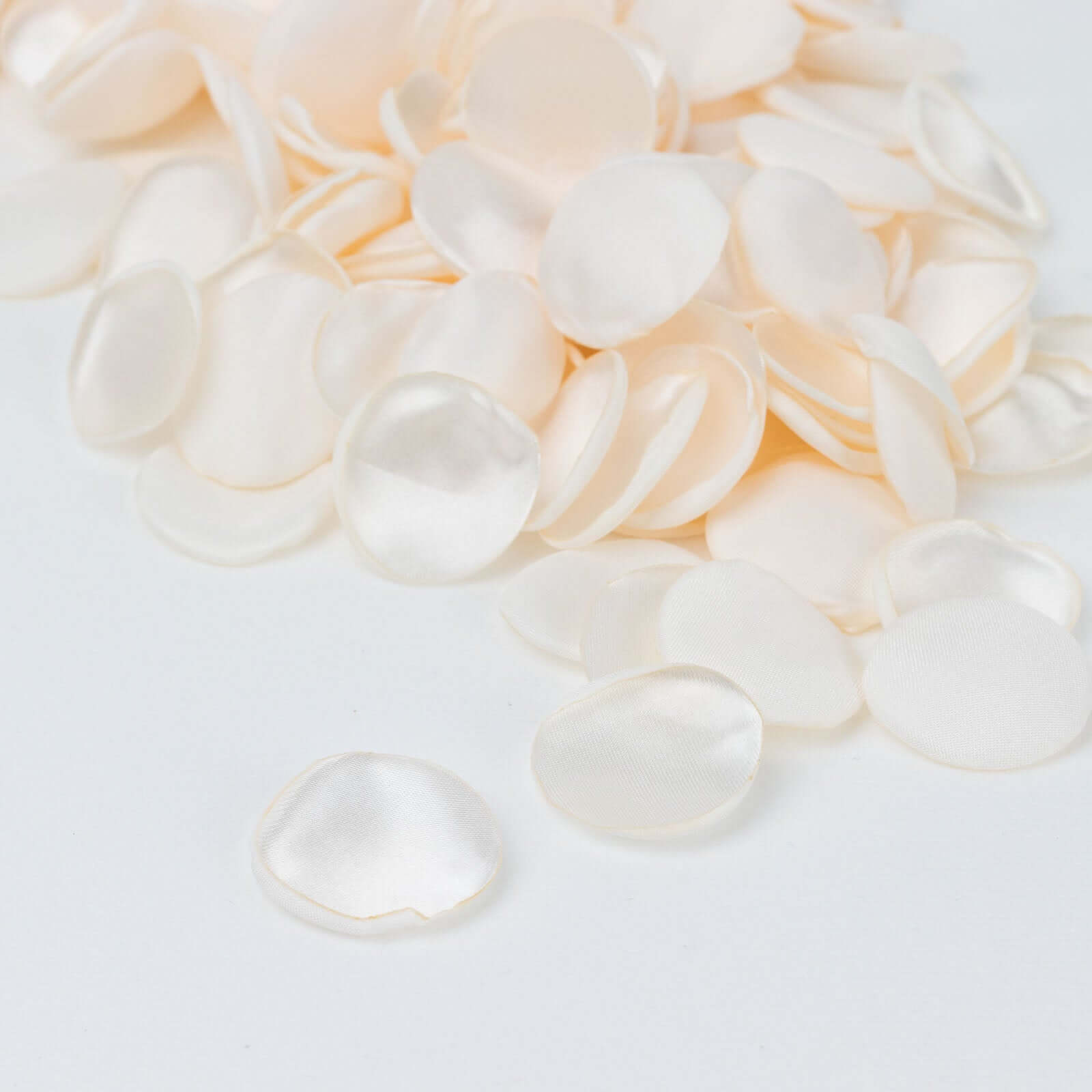 400-Pack Rose Petals Life-Like Flower Confetti Shiny Ivory Silk Round - Perfect for Event Tables 2"