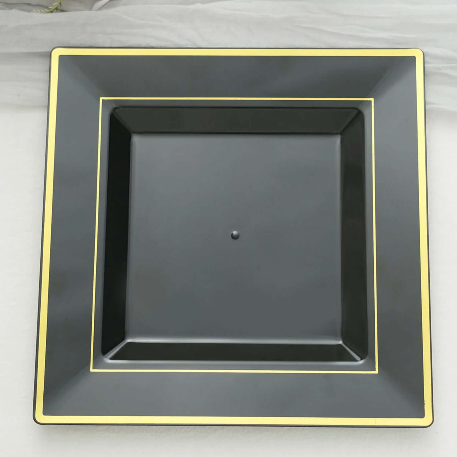 10-Pack Plastic Dinner Plates Black Square with Gold Trim - Lightweight Disposable Plates for Events 10"