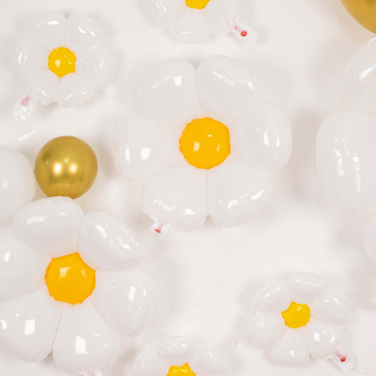 Set of 10 White Daisy Flower-Shaped Mylar Foil Balloons, Assorted Floral Balloon Party Decorations with Balloon Dots - 10", 19", 27"