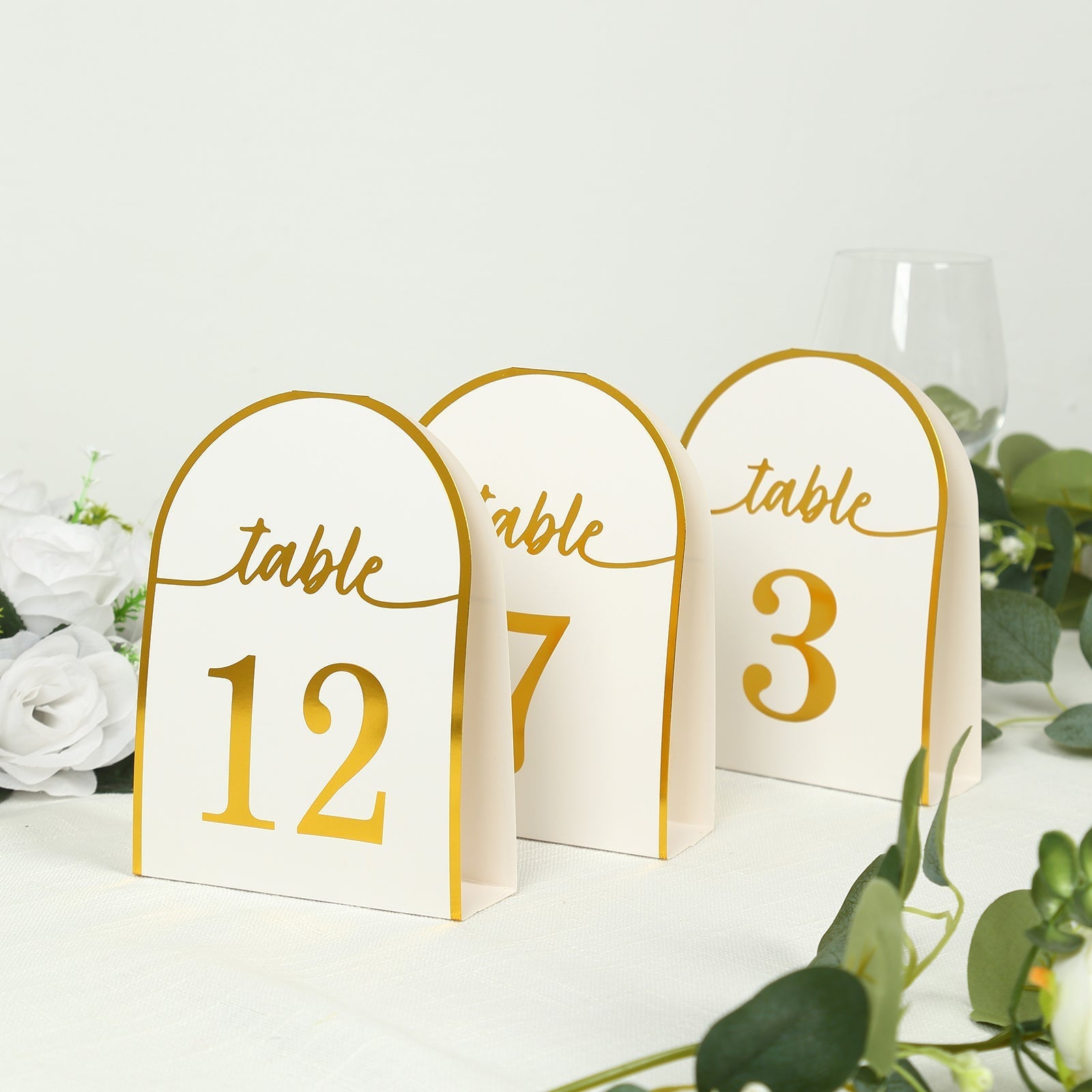 25-Pack Paper Wedding Table Numbers 1-25 White Arch Cutout Design - Sleek & Modern Free Standing Double Sided Table Tent Cards with Metallic Gold Foil Numbers 7"