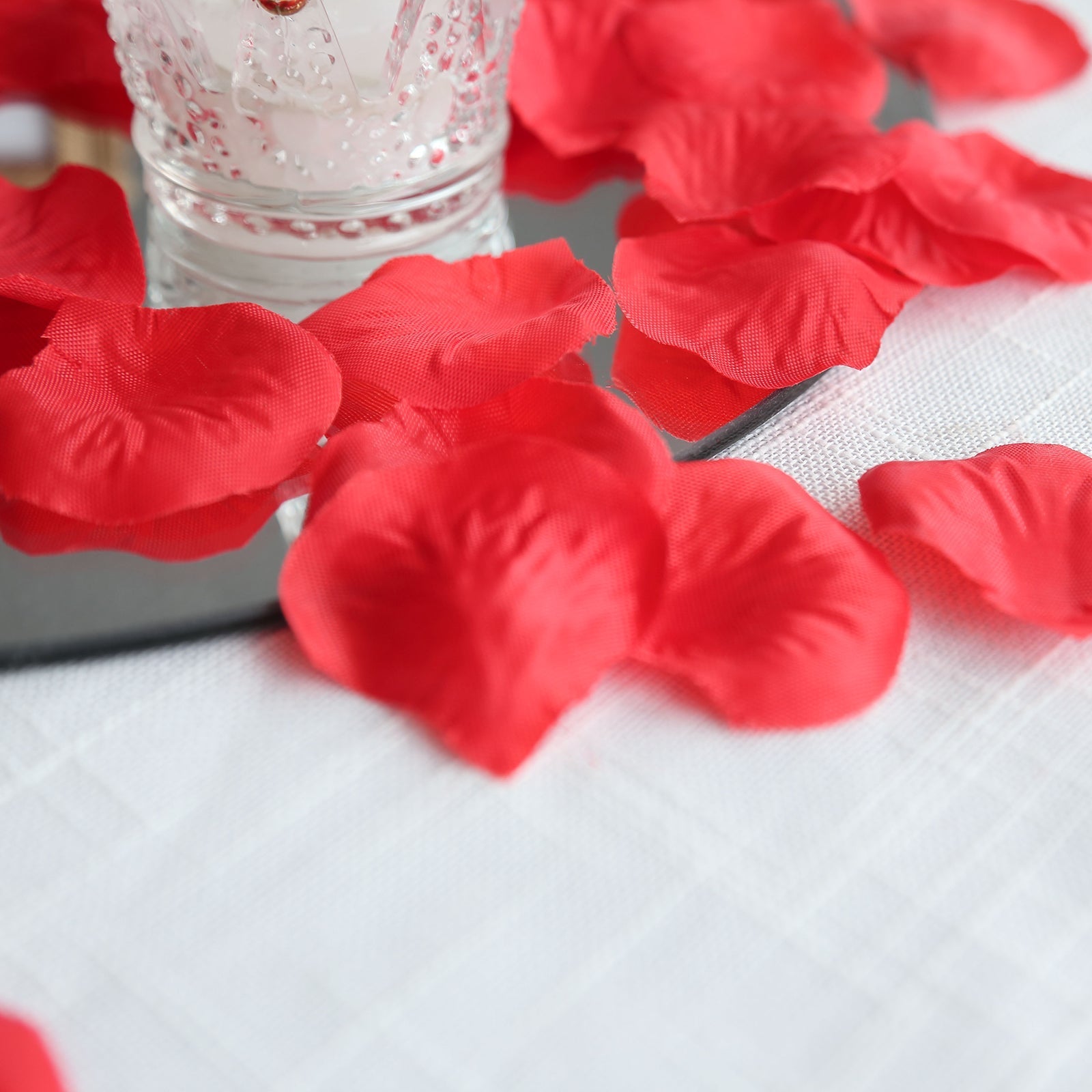 500-Pack Rose Petals Round Design Red Silk Confetti - Decorative Scatters for Tables and Floors