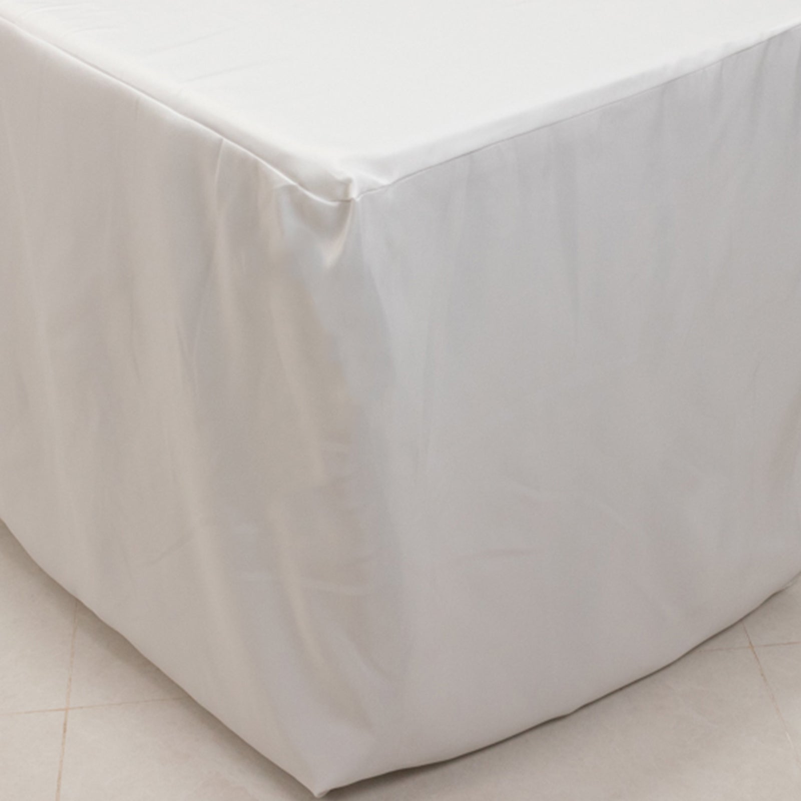 Premium Polyester 8ft Rectangle Tablecloth White Durable Fitted 220GSM Table Cover for Trade Shows & Events