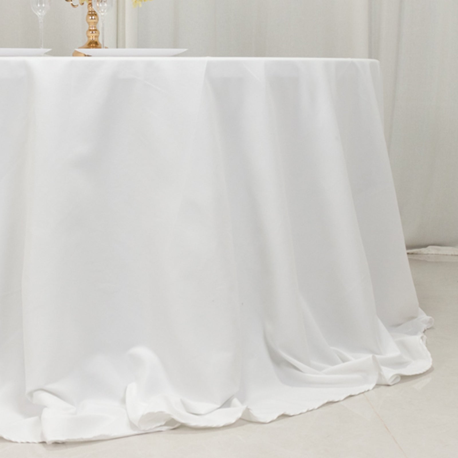 Cotton Blend 132" Round Tablecloth White - Seamless Wrinkle-Resistant Design for Formal Events
