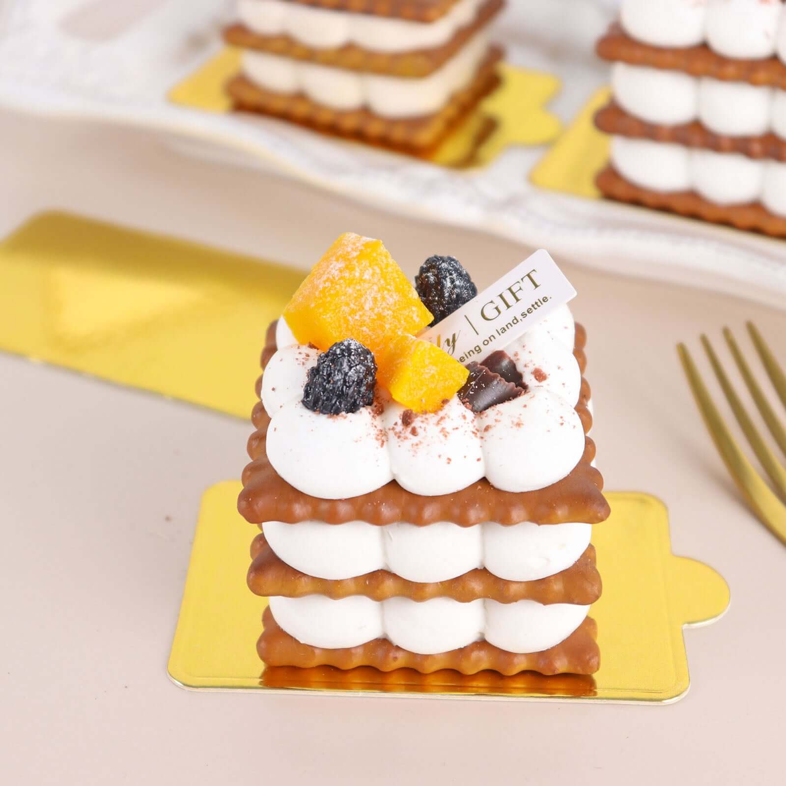50-Pack Rectangle Cake Boards in Gold Cardboard - Grease Proof Mini Paper Trays for Pastries Cupcakes & Dessert Slices 2.4"x4"