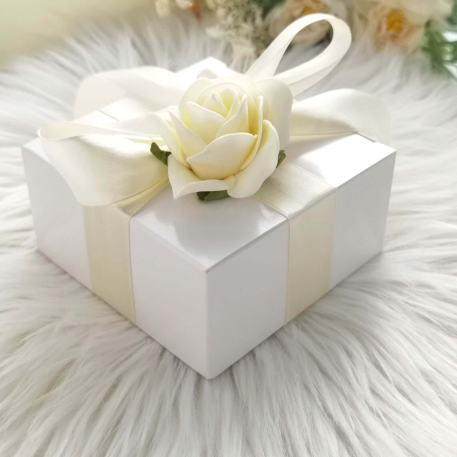100 Pack White Cake Party Favor Boxes, 4"x4"x2" Cupcake Gift Boxes