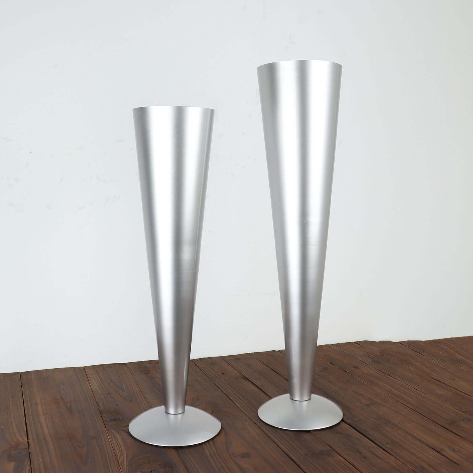 Metal Trumpet Vase Brushed Silver - Durable Design for Stylish Wedding Displays 24"
