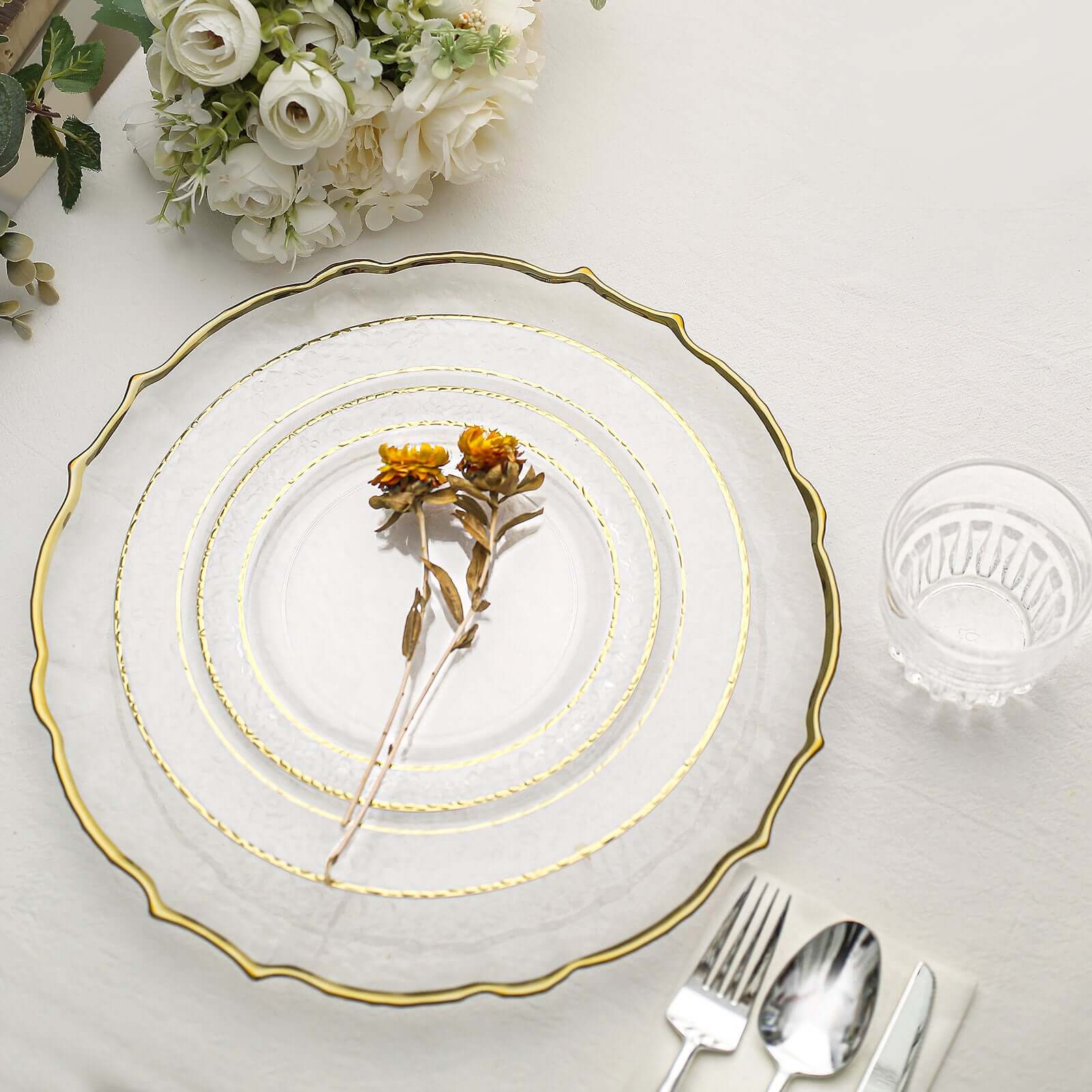 10-Pack Plastic 7.5" Round Appetizer Plates in Clear Hammered Design with Gold Rim - Disposable Salad Plates for Chic Banquets & Special Occasions