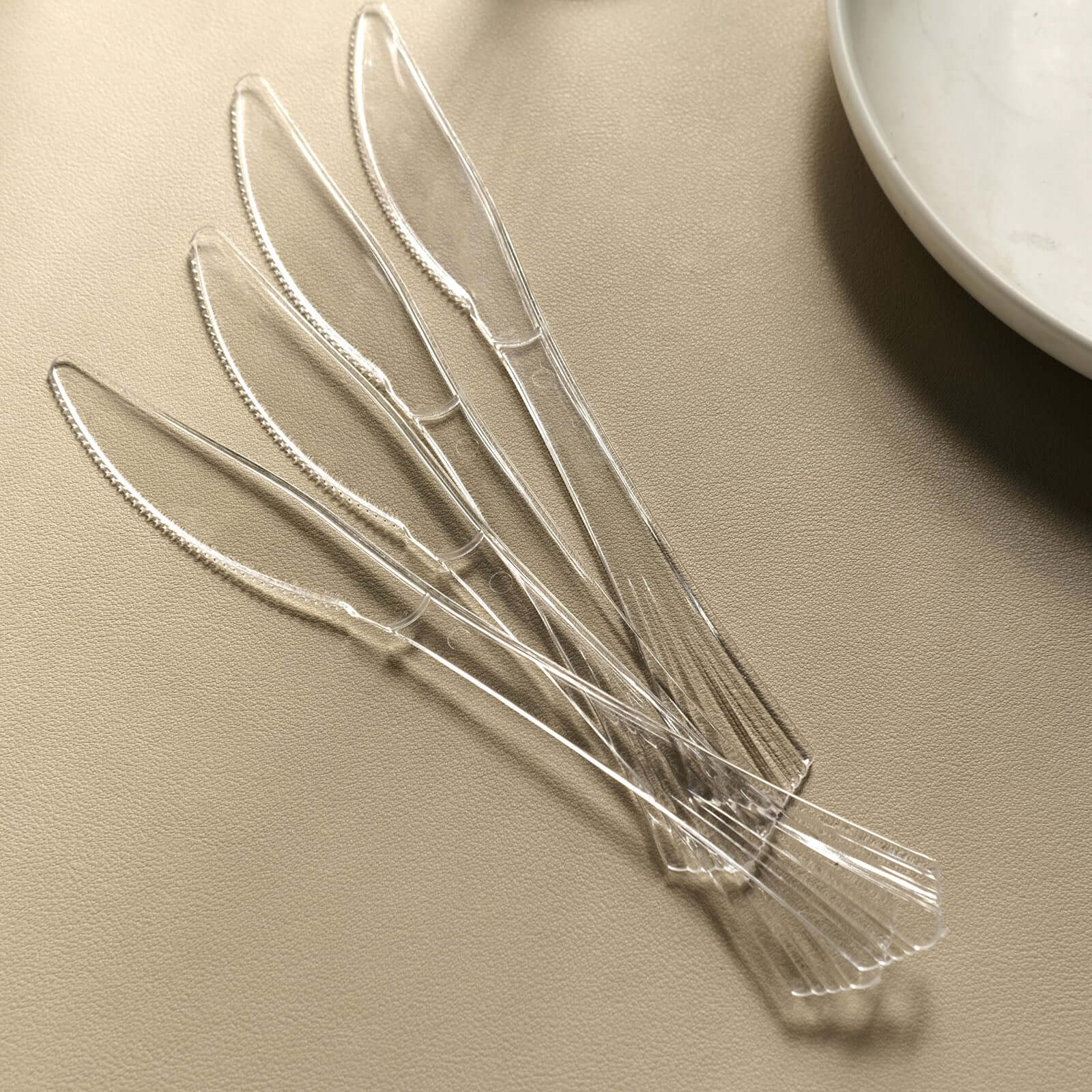 25-Pack Plastic Knives Clear Heavy Duty with Fluted Handles - Durable Disposable Utensils 7"