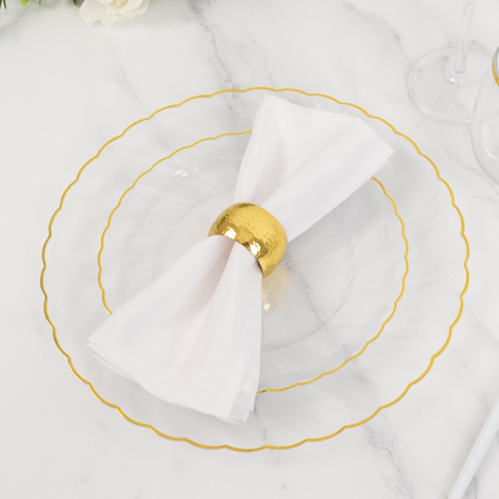 10-Pack Plastic 7.5" Round Salad Dessert Plates in Clear with Gold Flair Rim - Disposable Party Plates for Upscale Banquets & Special Occasions