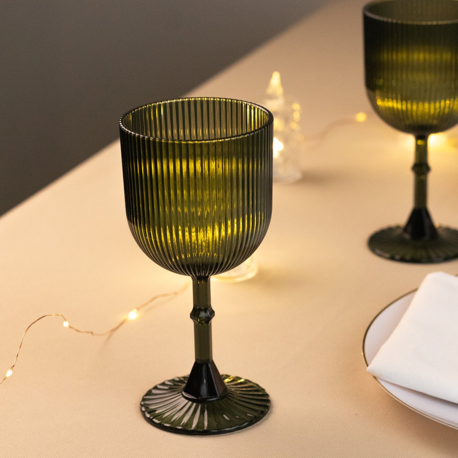12-Pack Plastic Goblets Hunter Emerald Green Vintage Ribbed Pattern - Reusable Shatterproof Glassware 9oz