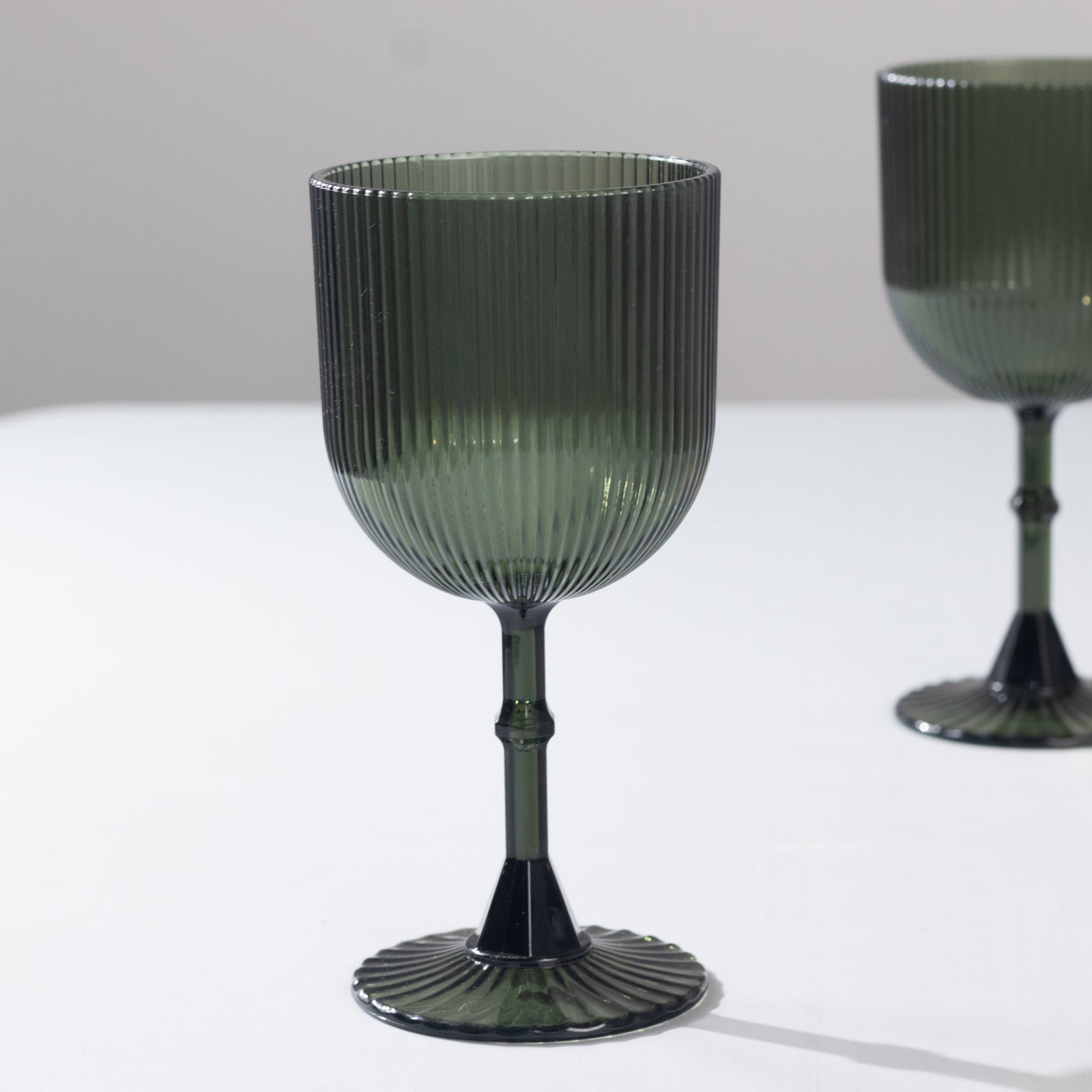 12-Pack Plastic Goblets Hunter Emerald Green Vintage Ribbed Pattern - Reusable Shatterproof Glassware 9oz