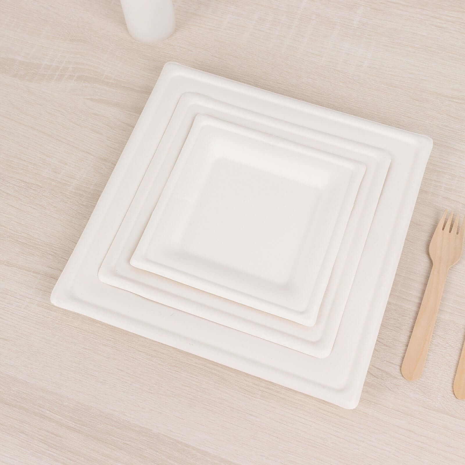 50-Pack Bagasse 10" Square Dinner Plates in White with Wide Rim - Eco Friendly Biodegradable Sugarcane Party Plates for Events