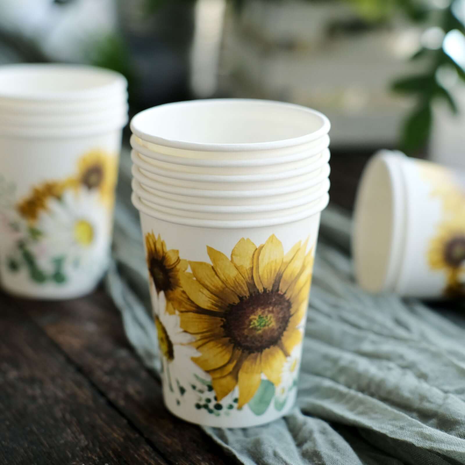 24-Pack Paper Cups in White with Yellow Sunflower Print - Stylish Disposable Party Cups for Hot & Cold Beverages 10oz