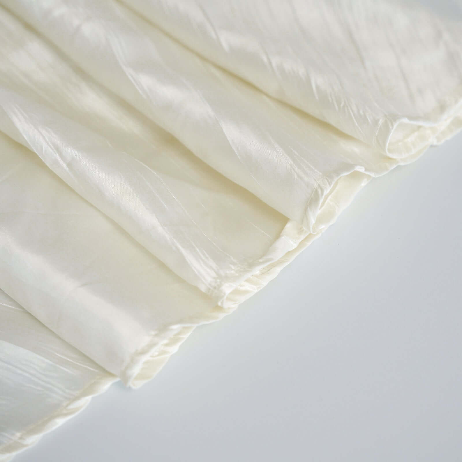 Taffeta 120" Round Tablecloth Ivory - Seamless Accordion Crinkle Table Cover