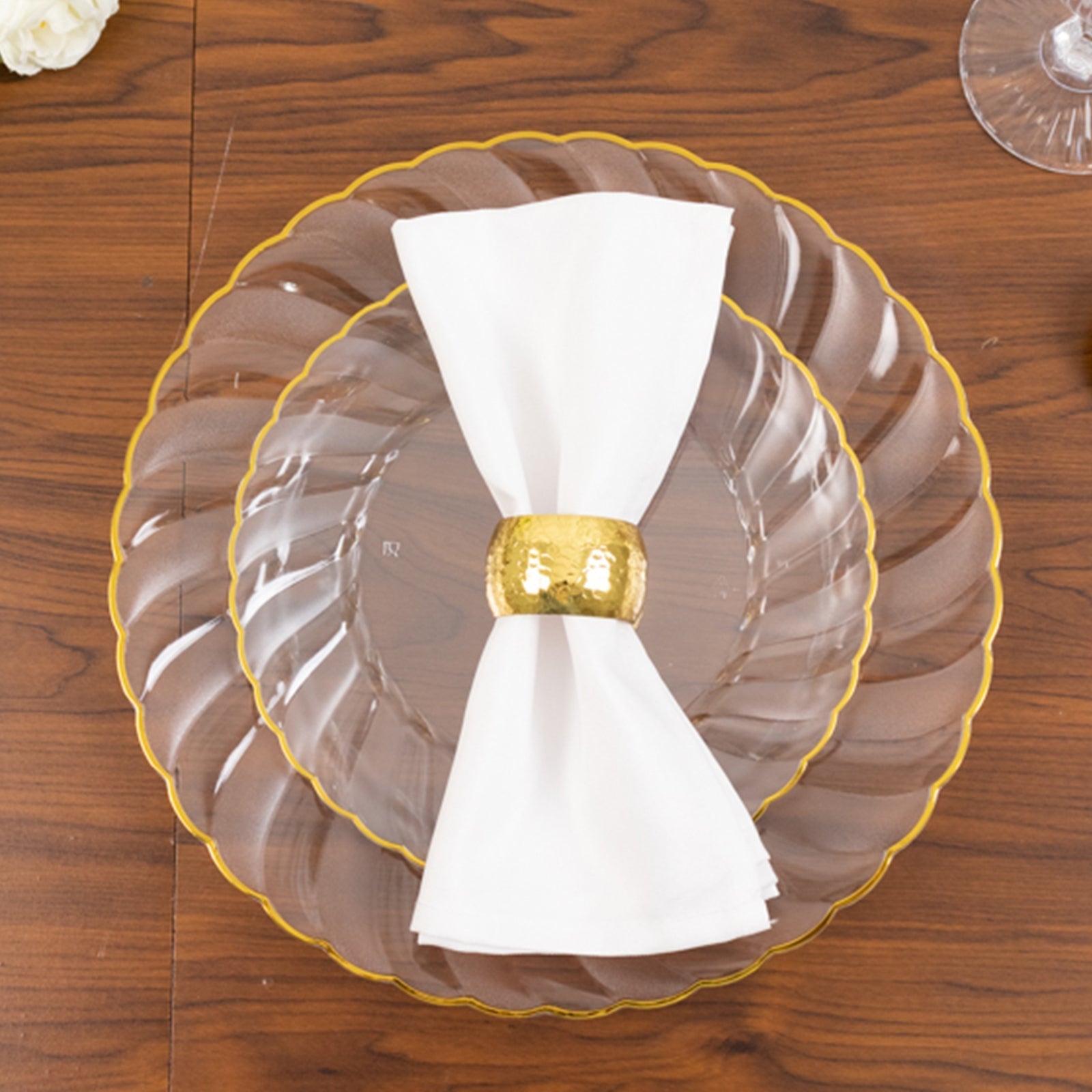 10-Pack Plastic 7.5" Round Salad Dessert Plates in Clear with Gold Flair Rim - Disposable Party Plates for Upscale Banquets & Special Occasions