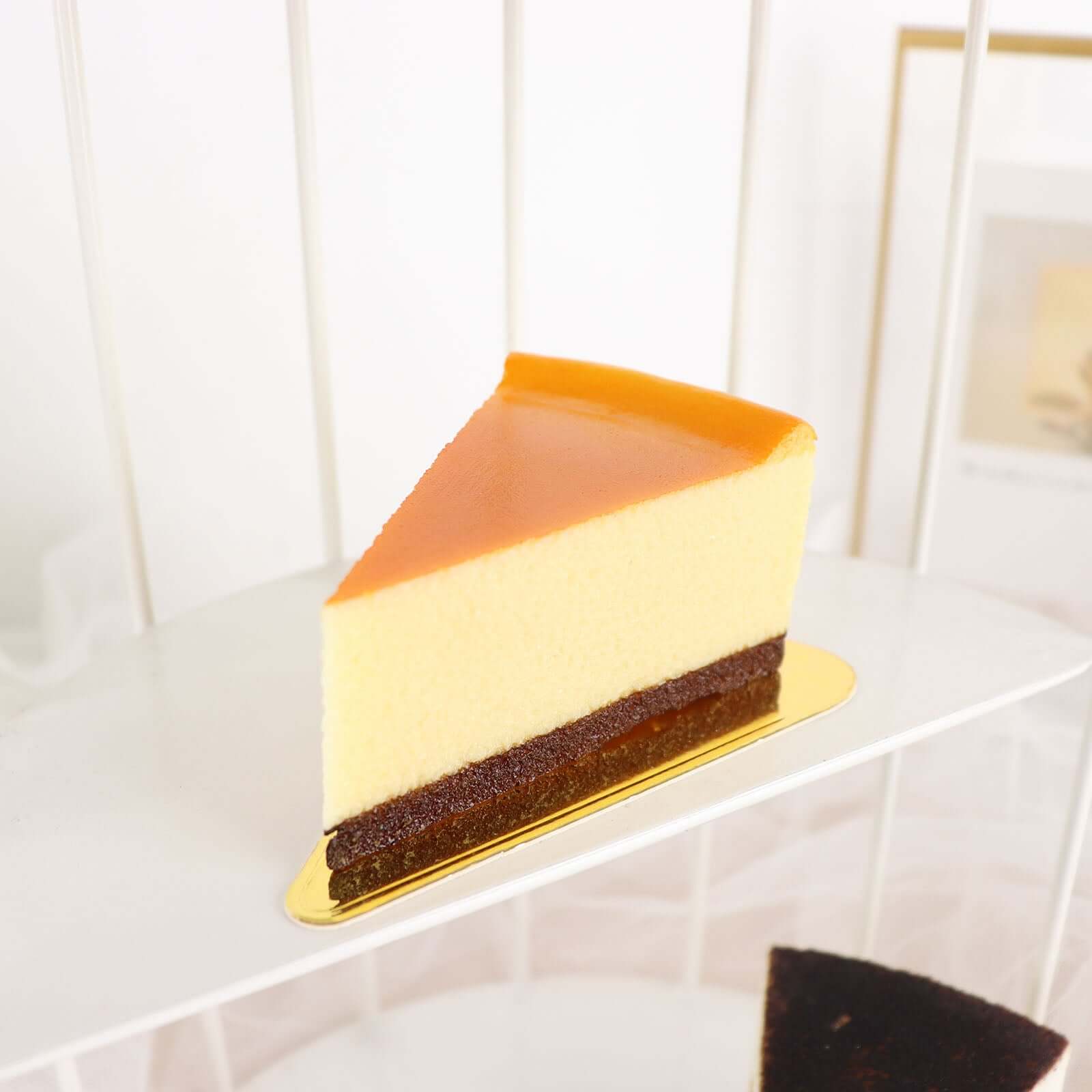 50-Pack Triangle Cake Boards in Gold Cardboard - Grease Proof Mini Paper Trays for Pastries Cupcakes & Dessert Slices 2.8"x 4.5"