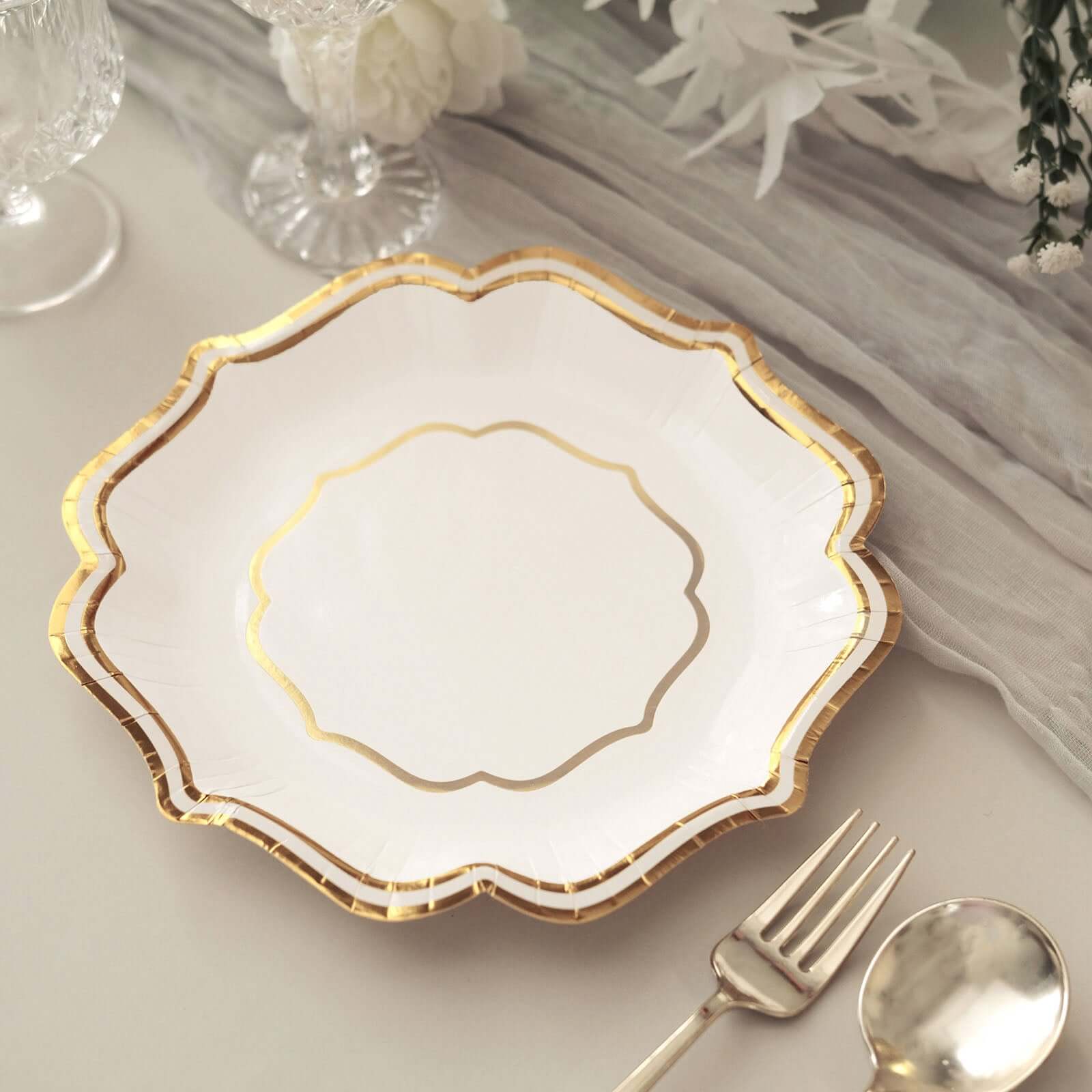 25-Pack Paper Dessert Plates in White with Gold Scallop Rim - Disposable 300GSM Appetizer Salad Plates for Classy Banquets & Celebrations 8"