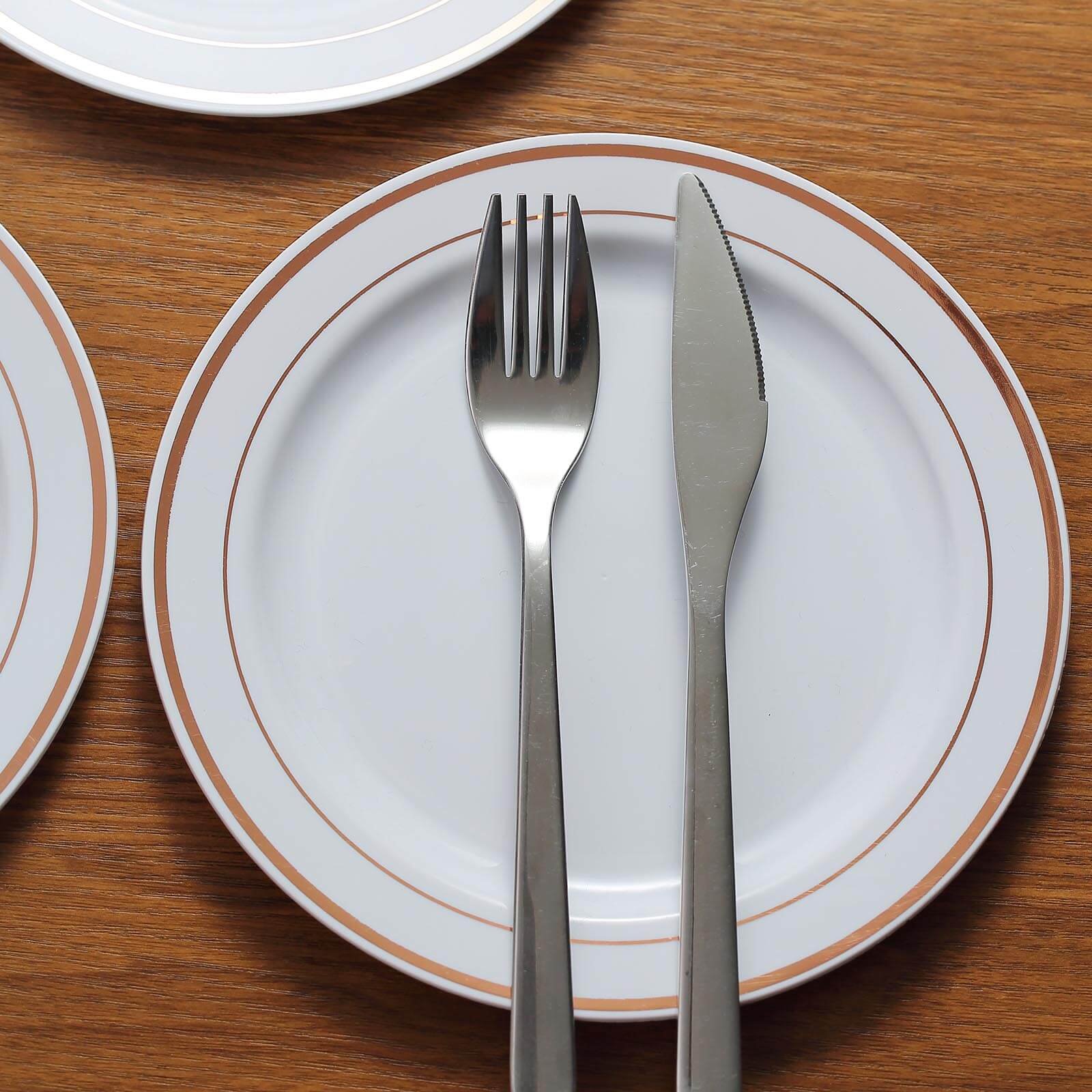 10-Pack Plastic Dessert Plates White with Très Chic Rose Gold Rim - Disposable Plates for Parties 8"