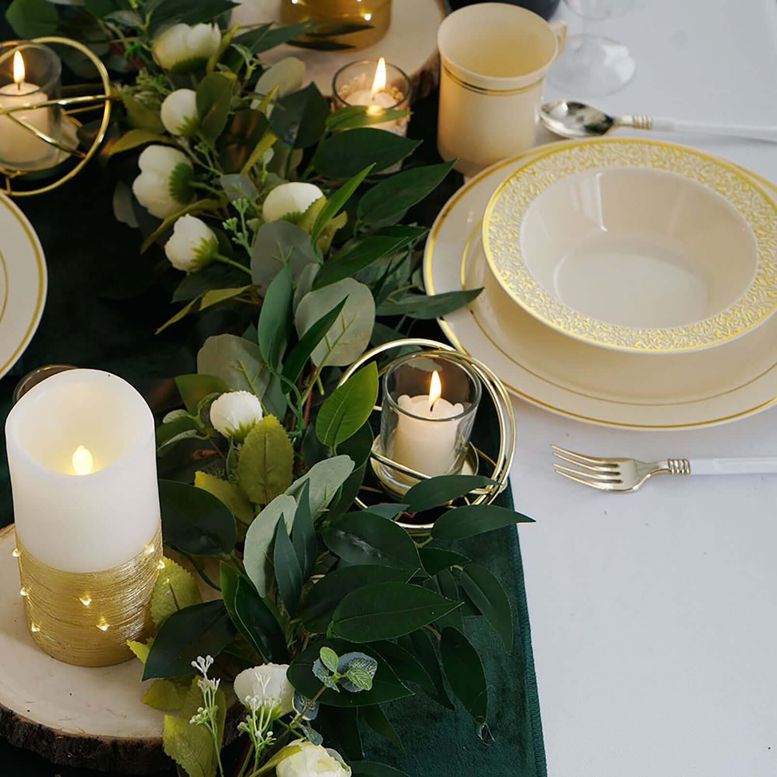 10-Pack Plastic Dinner Plates Ivory with Très Chic Gold Rim - Disposable Party Plates for Gatherings 10"
